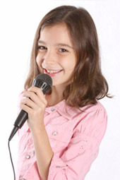 girl-learning-singing-in-forte-music-lesson